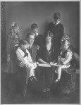 1919, The Roosevelt family, with children Anna, James, Elliott, Franklin Jr., John and FDR’s mother Sara. Franklin D. Roosevelt Presidential Library and Museum.